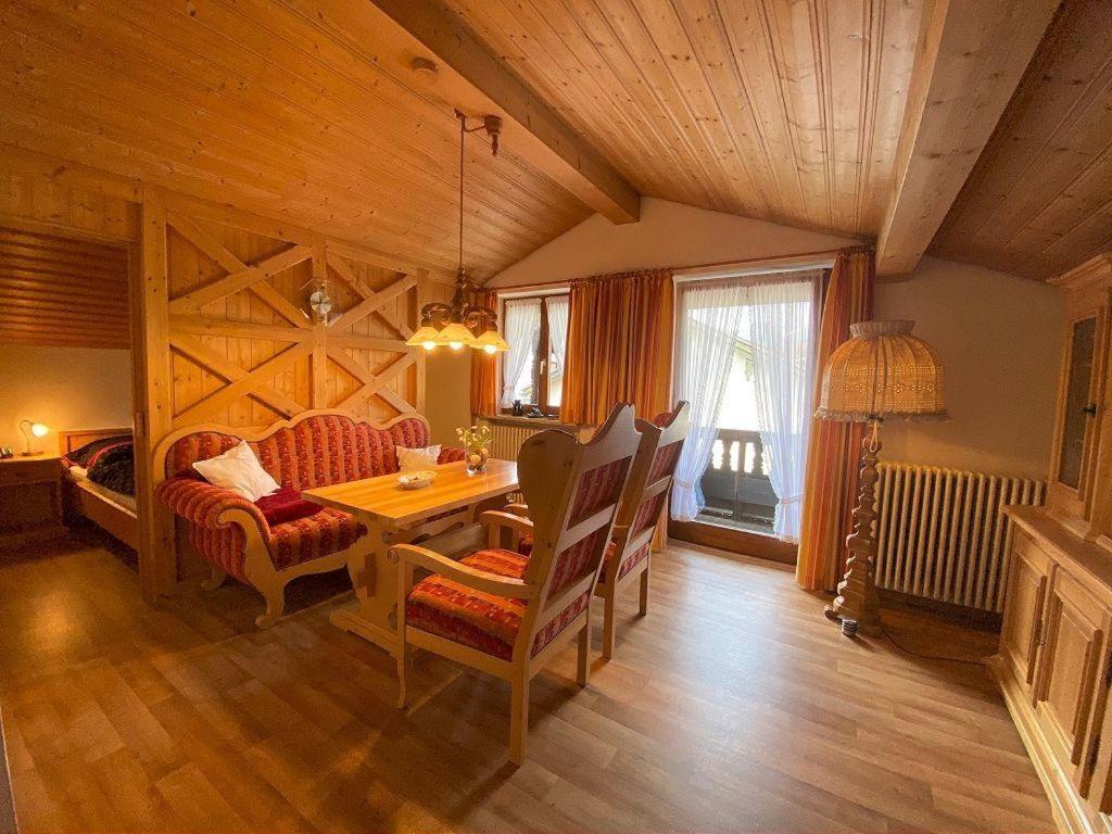 Emilia Mit Bergblick Apartamento *
